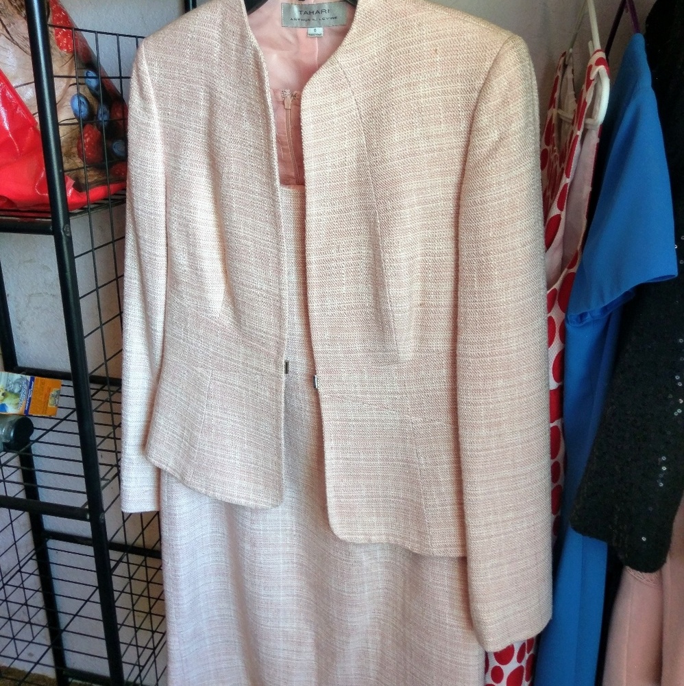 Dress suit Tahari pinks white